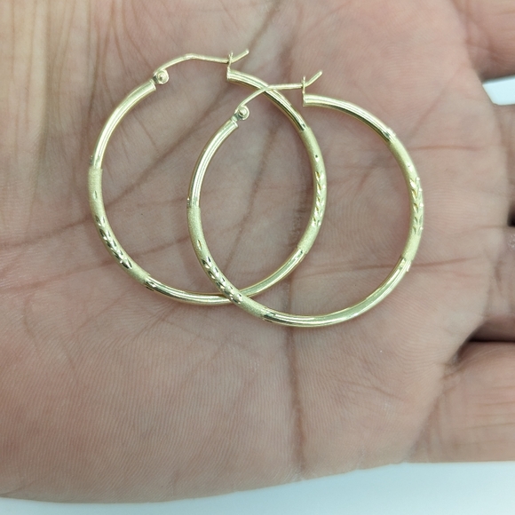 14kt Real Gold Hoop Earring for Women - Picture 8 of 8